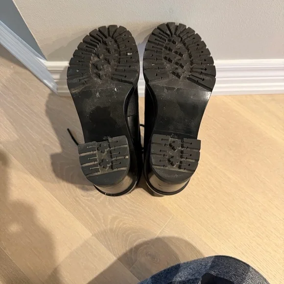 Tory Burch, Black Lace-Up Women's Boots, Size 6.5 - Picture 3 of 9